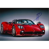 Horacio Pagani autografo su fotografia hypercar rossa