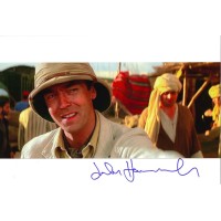 John Hannah autografo su fotografia cinematografica